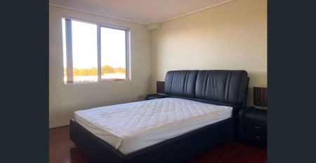 Stunning 3 balconies and 3 bedroom Penthouse - Photo 3