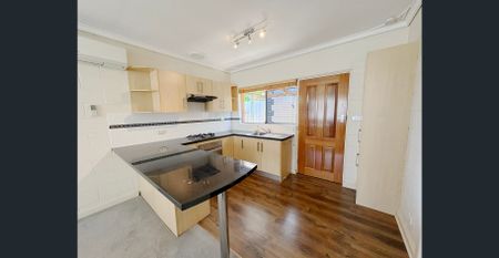 Charming Single-Level Unit - Photo 5