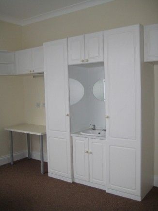 7 Bed House - Photo 4