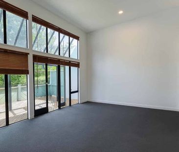 Modern Three-Storey Townhouse with Garage Parking on The Terrace - Photo 3