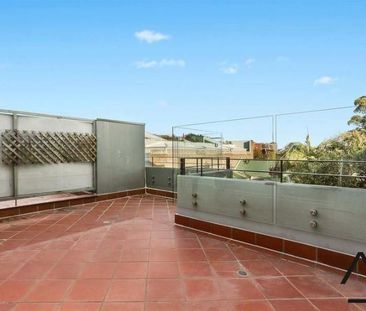 Tri Level Townhouse in the heart of Alexandria - Photo 6