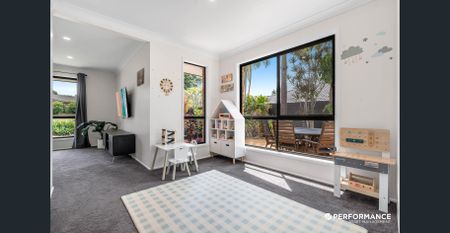 Spacious Family Home with Bayside Bliss - Photo 2