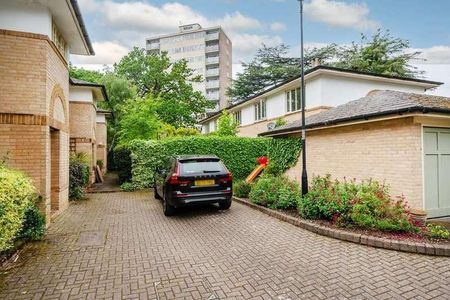 Oak Park Gardens, Southfields, SW19 - Photo 2