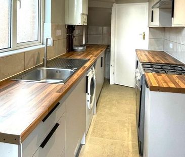 3 bedroom semi-detached house to rent - Photo 6