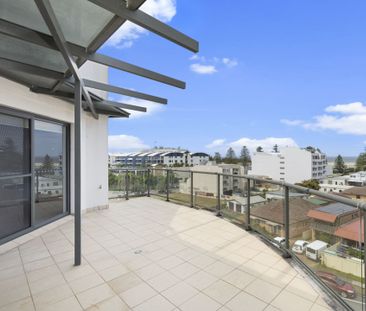 Modern Two Bedroom Unit – Walk To Beach & Shops! - Photo 3