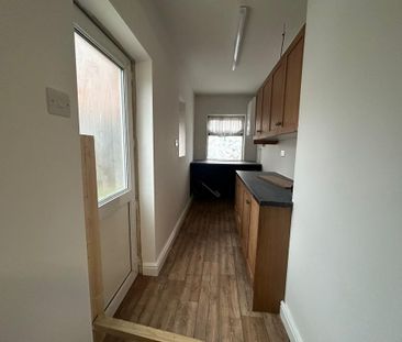 3 bedroom semi-detached house to rent - Photo 6