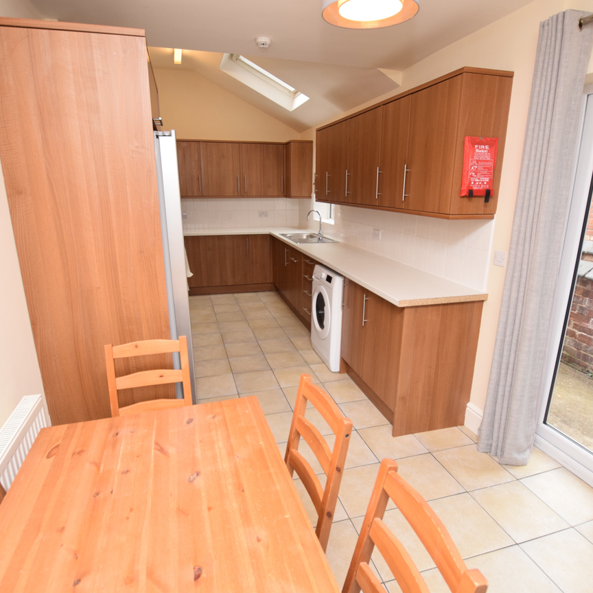 A Lovely Houseshareshare for Rent in Nottingham Room 1 - Photo 2