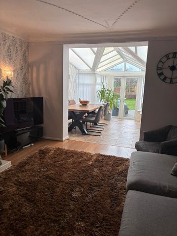 3 bedroom semi-detached house to rent - Photo 5