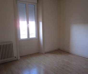 Location Appartement 2 pièces 52m² FONTENAY LE COMTE 85200 - Photo 2