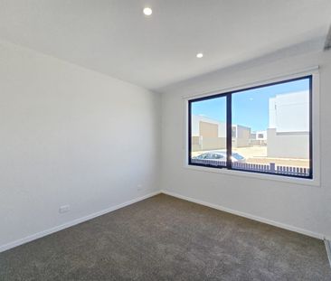 Stylish & Low-Maintenance Townhouse - Photo 6