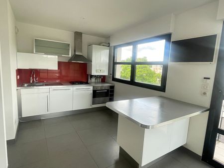 Location Appartement 5 pièces 106m² - Photo 3