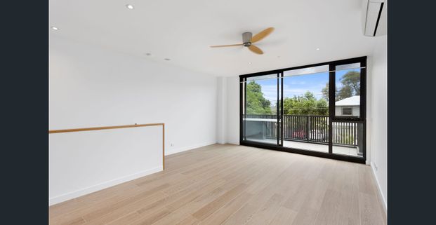 Superior 2 Bedroom Townhouse Style Apartment - Photo 1