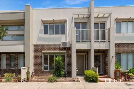 BEAUTIFUL HOME IN A CENTRAL LOCATION - Photo 2