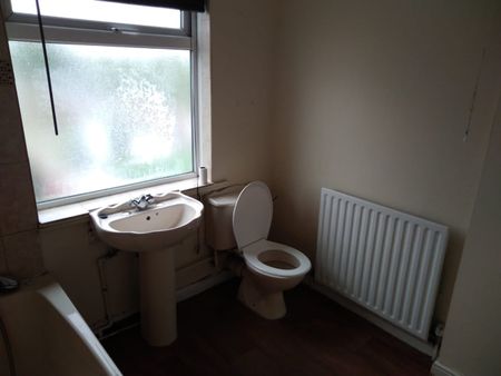 2 Bed Semi-Detached House, Braunstone Close, LE3 - Photo 2
