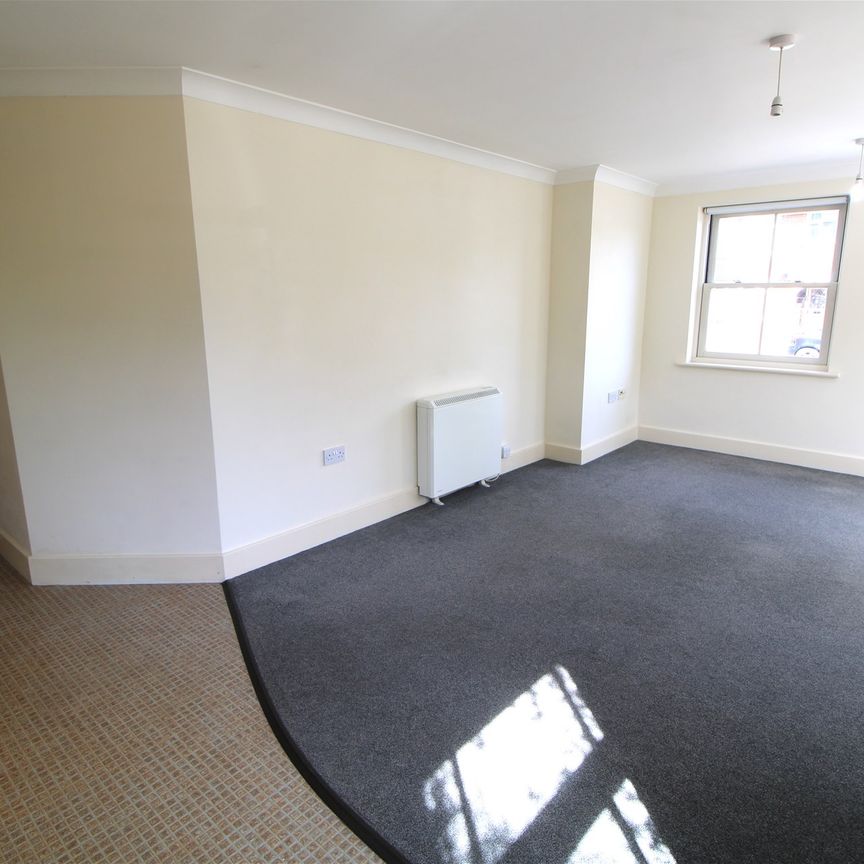 Inglis Road, Colchester - Photo 1