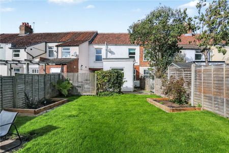 3 bedroom terraced house to rent - Photo 5