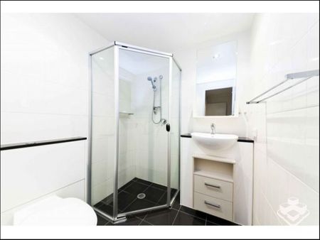 Modern 2 Bedroom, 2 Bathroom Unit in River Park Central - Photo 5