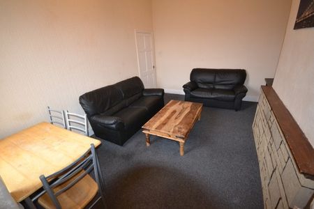 3 Bed - Biddlestone Road, Heaton - Photo 4