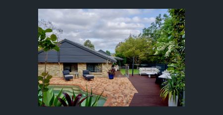 Resort Style Family Haven - 5 Bedrooms Plus Home Office - Photo 2