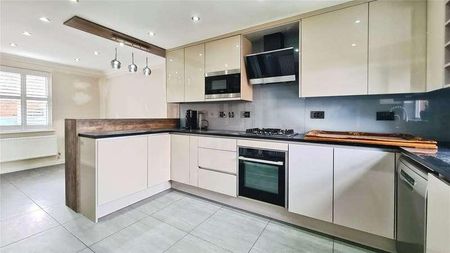 Kingfisher Grove, Three Mile Cross, Reading, Berkshire, RG7 - Photo 3