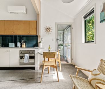 Furnished Queenslander Studio In The Heart Of New Farm - Photo 3