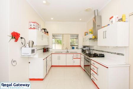 20 Elm Close, CAMILLO WA 6111 - Photo 5