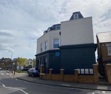 3 bedroom flat to rent - Photo 4