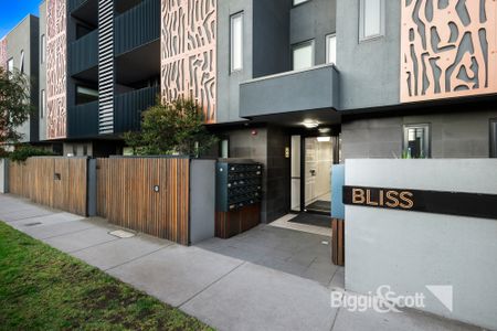 Modern Home with a Private Rooftop Deck - Partially Furnished - Photo 5