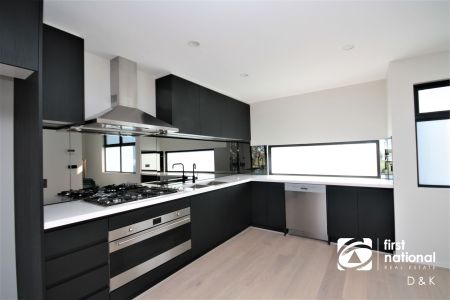 Modern Townhouse with Park Views - Photo 4