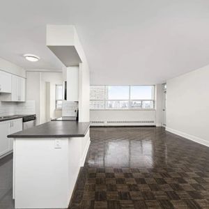 Champlain Towers - Photo 2