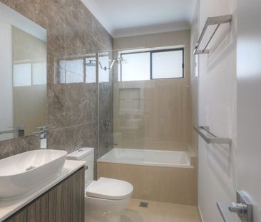 Townhouse with Double garage and Air- Conditioned Bedrooms located ... - Photo 1