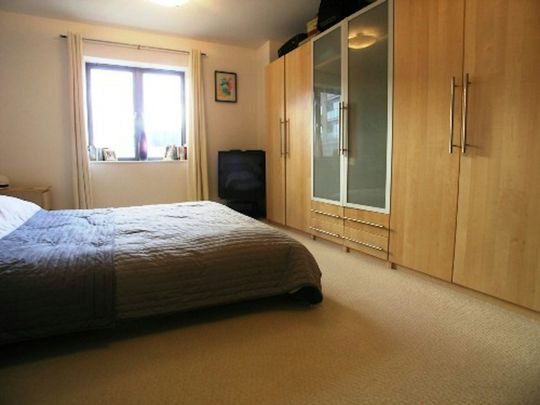 Flat to rent on - Photo 1