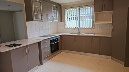 Spacious 3-Bedroom Home in Prime Doonside Location - Photo 3