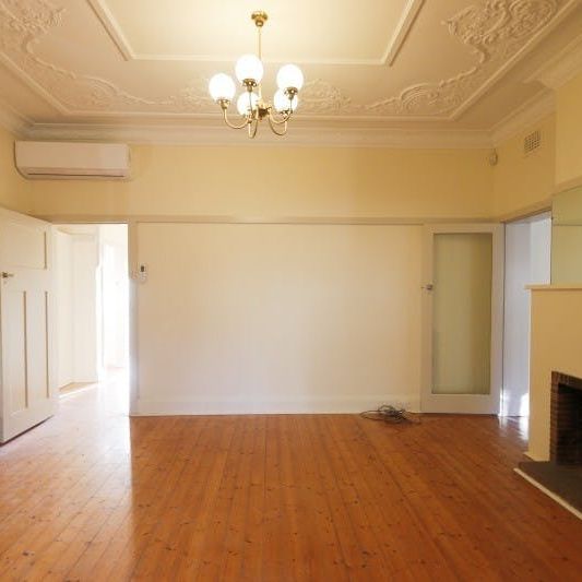 Comfortable 4 Bedroom Family Home - Photo 1