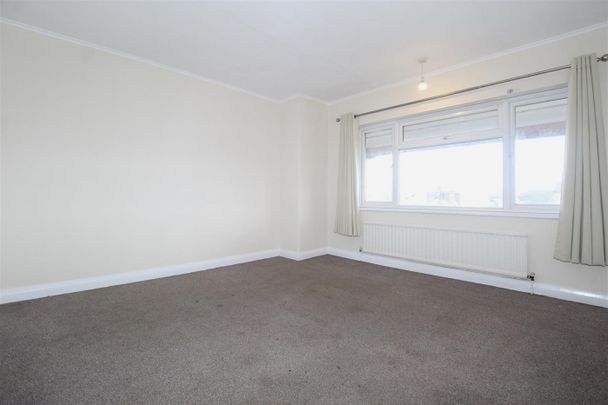 2 Bedroom Flat - Above Shop To Let - Photo 1