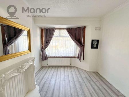 Leigh Road, East Ham, E6 - Photo 5