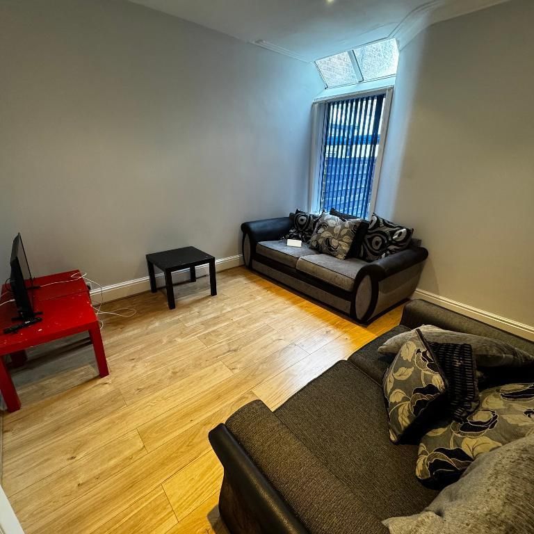 4 bedroom terraced house to rent - Photo 1