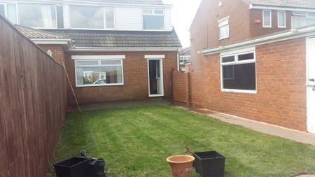 3 bedroom semi-detached house to rent - Photo 3