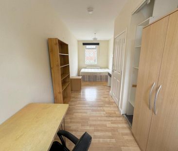 6 bedroom semi-detached house to rent - Photo 3