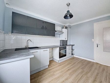 Location appartement 5 pièces 90.35 m² à Bourg-en-Bresse (01000) - Photo 3