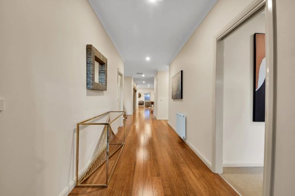 6 Eltham Parade, - Photo 1