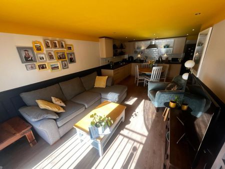 2 bedroom Flat To Let - Photo 4