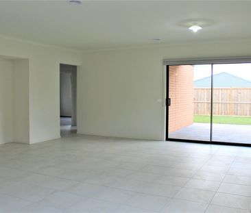 LUXURIOUS FAMILY HOME! - Photo 2