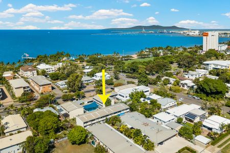 Gorgeous Townhouse in North Ward! - Photo 3