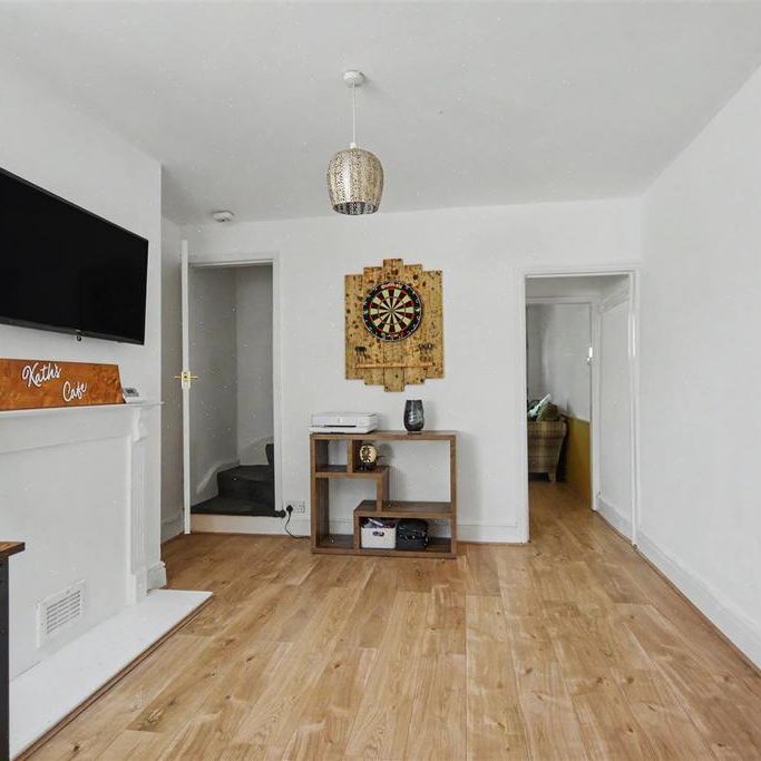 2 bedroom end of terrace house to rent - Photo 1