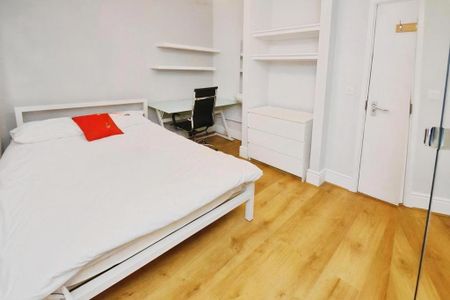 6 bedroom terraced house to rent - Photo 4