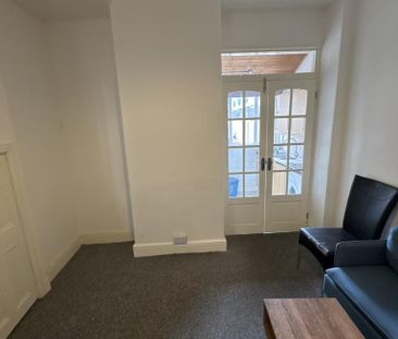 4 bedroom terraced house to rent - Photo 5