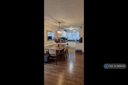 2 bedroom end of terrace house to rent - Photo 5