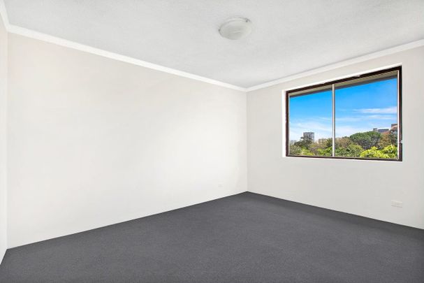 Spacious Two Bedroom Apartment with Balcony - Photo 1