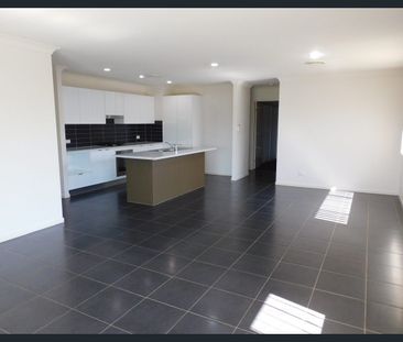 Family Home in Mountainview Estate - Bucasia - Photo 6